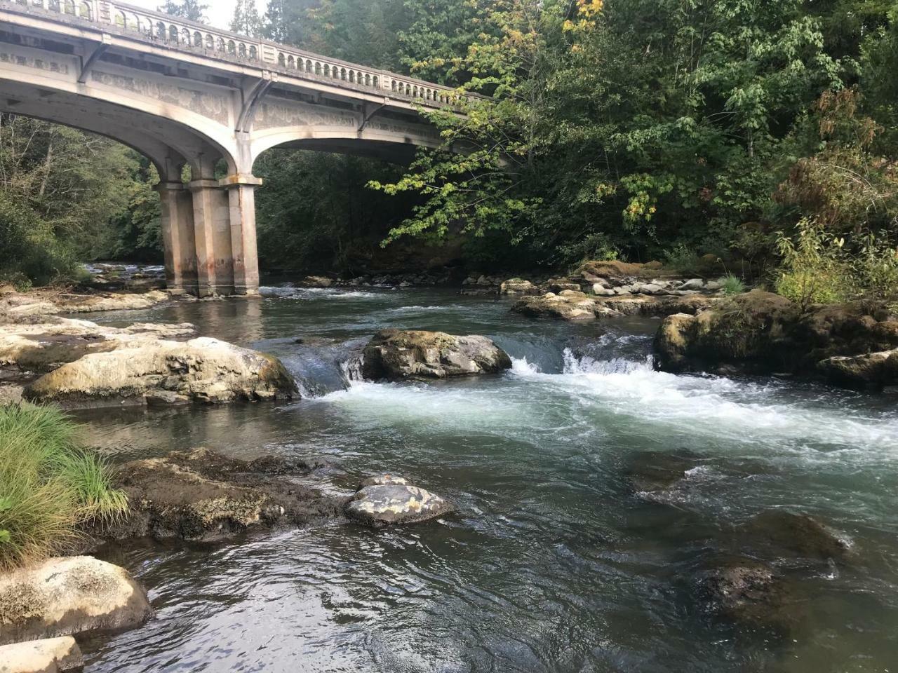 Mckenzie River Mountain Resort Blue River Экстерьер фото