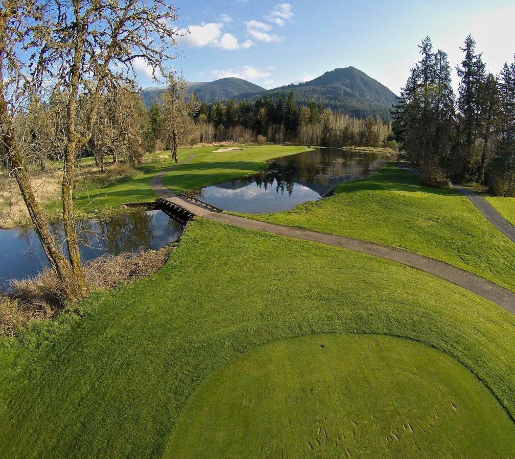 Mckenzie River Mountain Resort Blue River Экстерьер фото